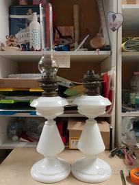 Coppia lampade a petrolio in vetro opalino bianco