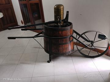 antica pompa irraratrice a cariola 