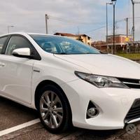 Toyota auris full hybrid garanzia 1 anno