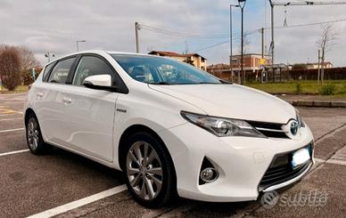 Toyota auris full hybrid garanzia 1 anno