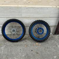 Cerchi motocross YZ 125 + gomme tassellate