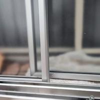 porte vetro satinato telaio allum. guide di scorr