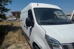 Nissan  NV400