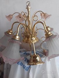 Lampadario in vetro e ottone.