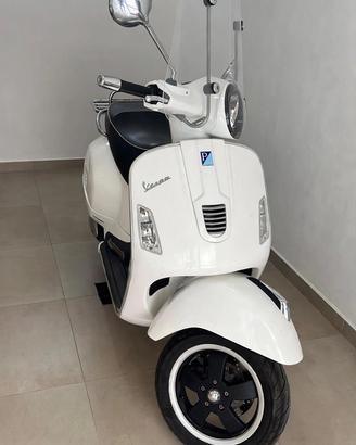 PIAGGIO VESPA GTS 300 SUPER