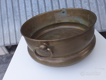 Portavaso con anelle e piedini