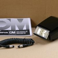 Flash automatico Olympus F32 con cavetto collegame