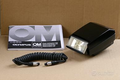 Flash automatico Olympus F32 con cavetto collegame