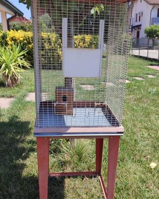 Spaziosa gabbia per uccelli