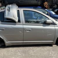 Toyota Yaris 5 porte solo per ricambi