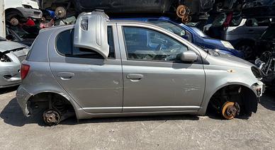 Toyota Yaris 5 porte solo per ricambi