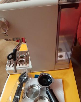 Macchina da caffè e montalatte