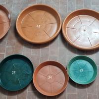 Sottovasi e vasi di plastica