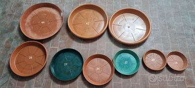 Sottovasi e vasi di plastica