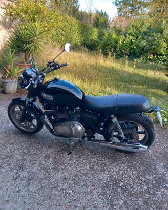 Triumph Bonneville SE
