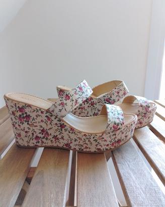 Sandalo da donna con zeppa