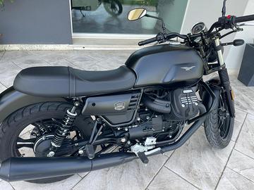 Moto Guzzi V7 III Stone
