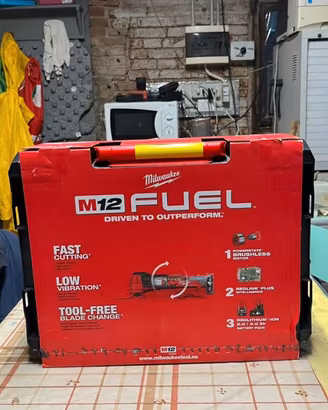 Milwaukee M12 FUEL CHZ Kit Seghetto Dritto + 2 Bat