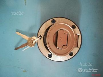 TAPPO SERBATOiO YAMAHA R1 R6 FZ1 FZ8 FZ6