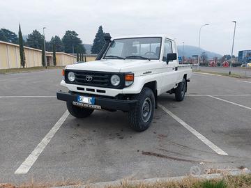 Toyota Land Cruiser HZJ79