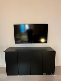 Mobile in legno nero con ante