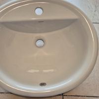 Lavabo sopra-piano con foro rubinetto

55x48