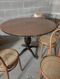 Tavolo rotondo con 4 sedie stile Thonet 