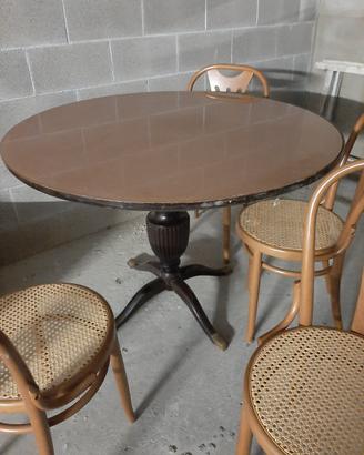 Tavolo rotondo con 4 sedie stile Thonet 