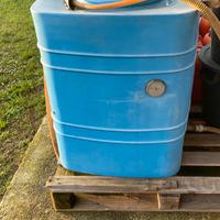 Pompa irroratrice carrellata con serbatoio