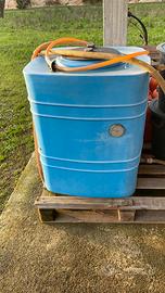 Pompa irroratrice carrellata con serbatoio