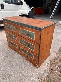 Mobile con cassetti in legno decorato