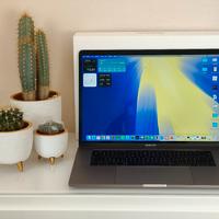 MacBook Pro 15" 2018 i7 16GB RAM 512GB SSD