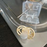 un ciuccio 8 eur nuovo ne costa 13 eur nuovo