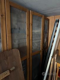 2 armadi/dispense in legno con ante