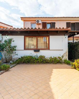 Villetta su due livelli con giardino fronte e retr