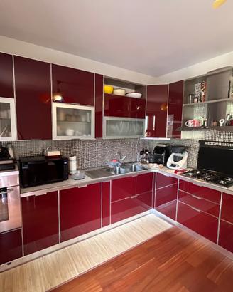 Cucina moderna bordeaux lucida (tavolo incluso)