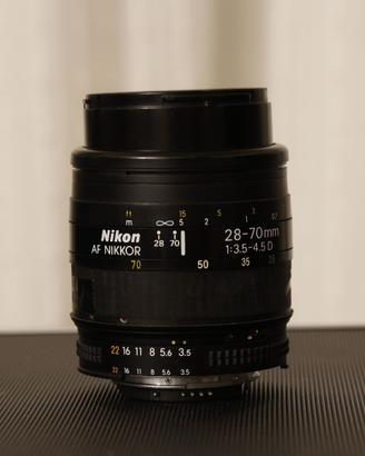 Nikon 28-70mm AF D  3.5-4.5 per parti di ricambio