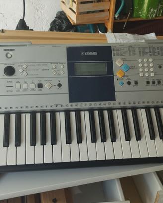 Tastiera Yamaha PSR-E323