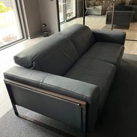 Divano in pelle, Nicoletti