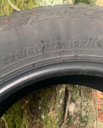 N.2 Pneumatici invernali auto 225/65/17 102H