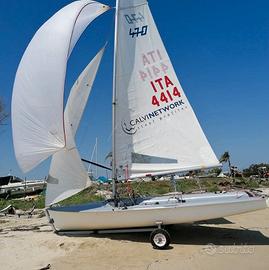 Barca a Vela 470