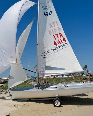 Barca a Vela 470