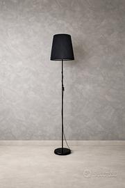 Piantana moderna nera