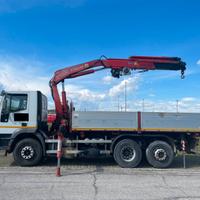 Autocarro ribaltabile con gru IVECO 190E42