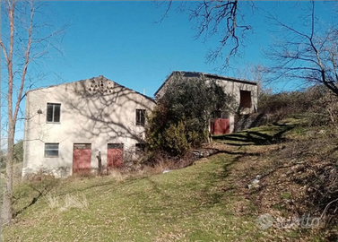 Fabbricato rurale 370mq e terreno 51.160mq Gildone