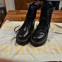 Dr. Martens da donna con zeppa alta