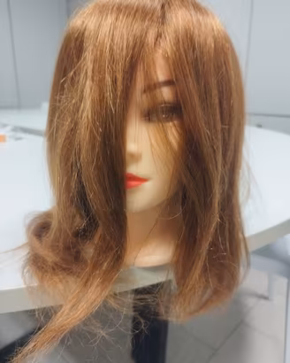 Testina da parrucchiera con capelli veri
