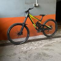 Bicicletta downhill Scott gambler 720