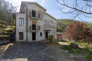 Casa indipendente di 180 m² con 5 locali a Cantali
