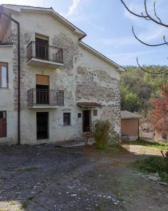 Casa indipendente di 180 m² con 5 locali a Cantali